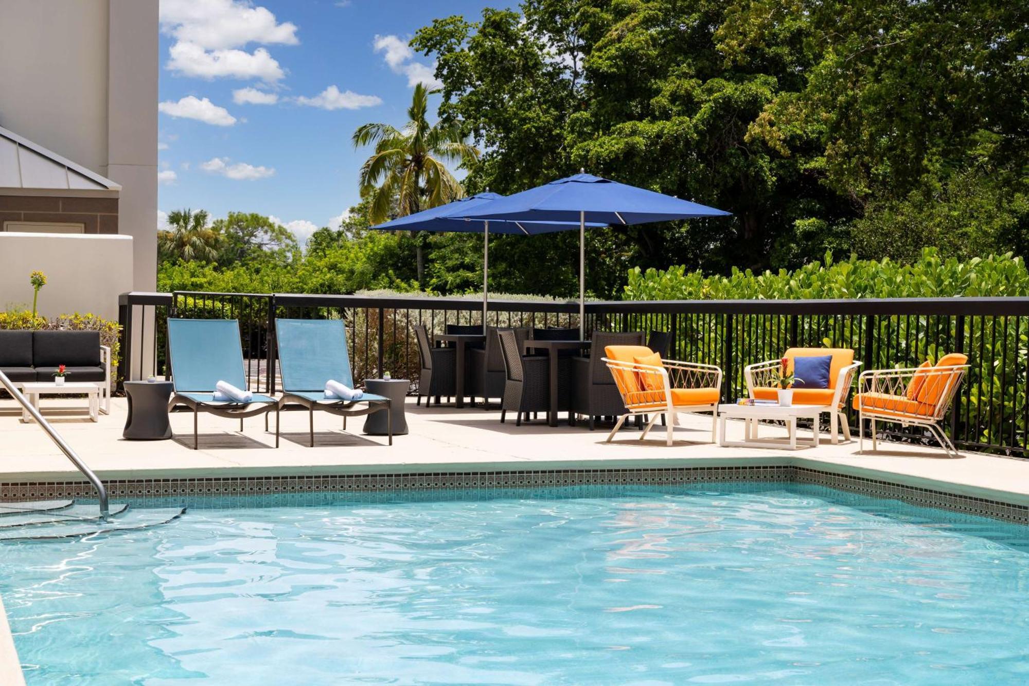 Hampton Inn Naples-Central Zewnętrze zdjęcie